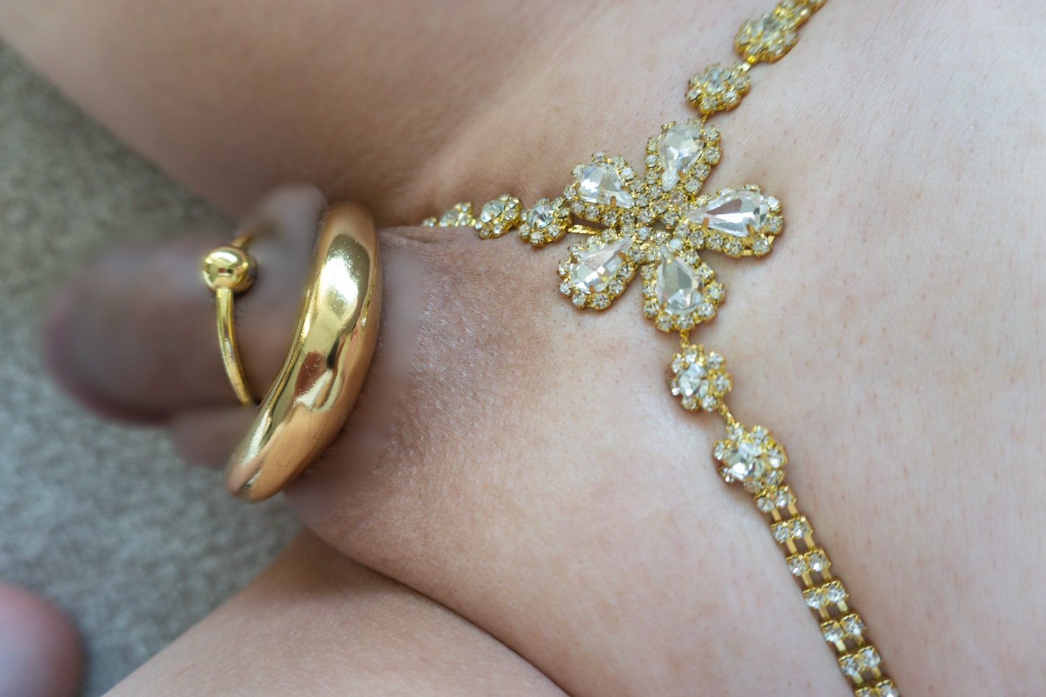 ボディチェーンの着画投稿 パイチンモデル撮影